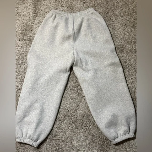 EUC Skims Heavyweight Fleece Oversized Joggers in Light Heather Grey. Large - Picture 14 of 16